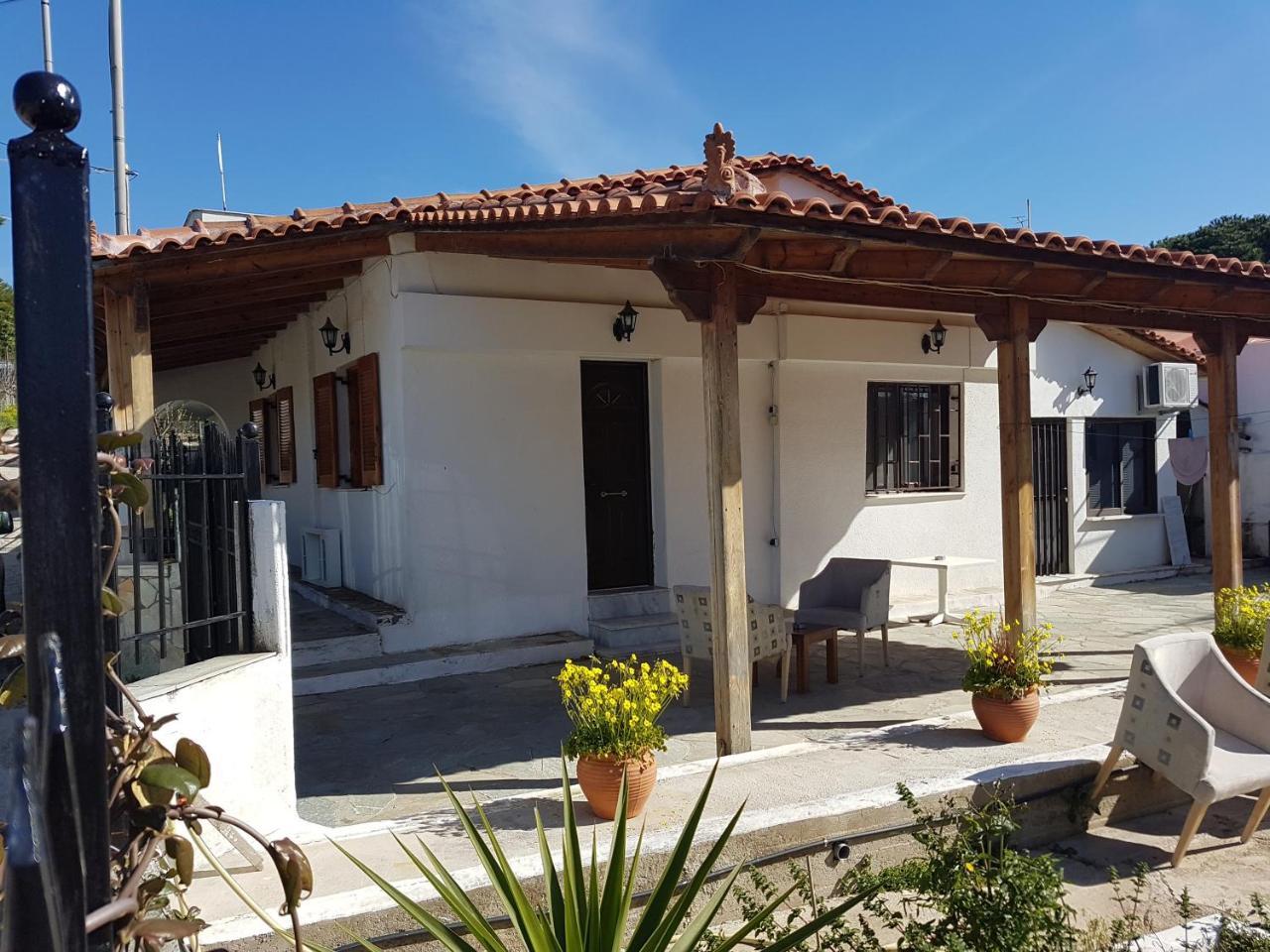 G-George Apartments By The Sea And Airport Liádha Exterior foto